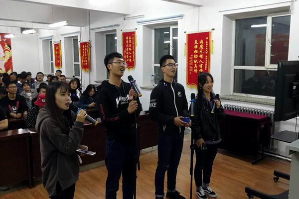 88038威尼斯社团联合会举办“喜迎国庆,唱响未来”主题文艺晚会12.jpg 88038威尼斯社团联合会举办“喜迎国庆,唱响未来”主题文艺晚会12.jpg
